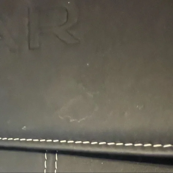 Jaguar , rear seat organizer, leather w/ white stitch detail - Picture 6 of 7